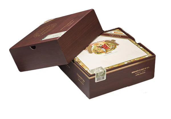 Romeo y Julieta Churchills Añejados AT - Image 3